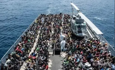 政治制度不是决定生产力发展速度的关键因素.